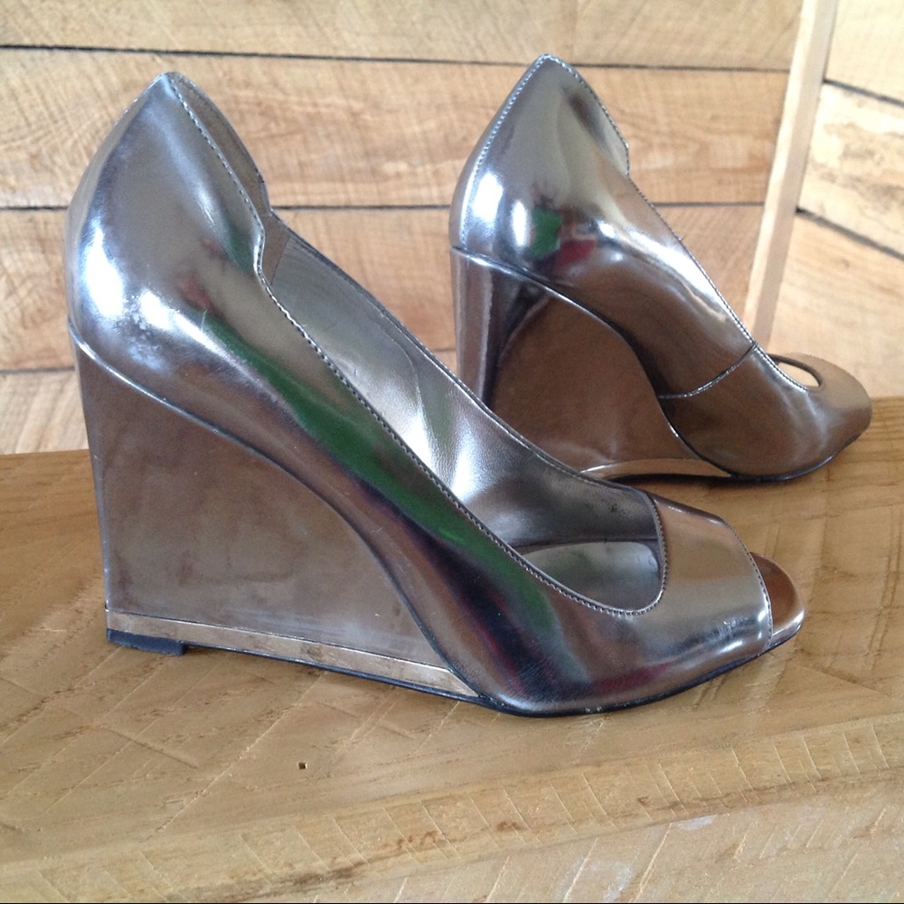 Guess Wedge 6 Silver Patent Leather Peep Toe Pump - Picture 1 of 7